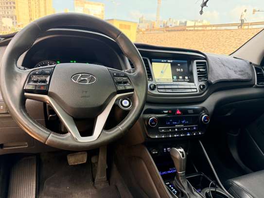 HYUNDAI TUCSON image 11