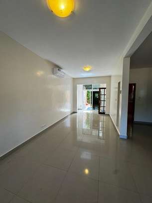Villa F4 à louer à louer aux Mamelles image 4