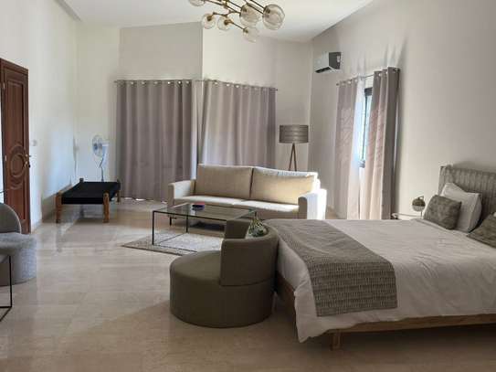 Magnifique Villa R+2 à louer aux Almadies image 11