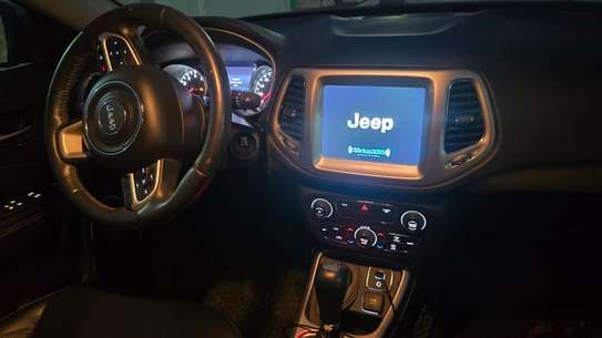 Jeep Compass 2018 SUV argent robuste et polyvalent image 7