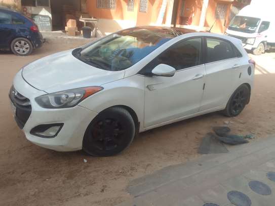 Hyundai elantra Gt image 3