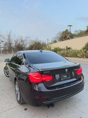 BMW 330I 2018 image 10