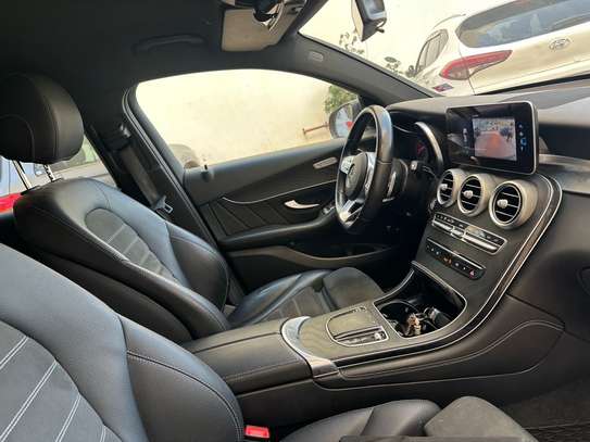 Voiture de luxe à louer image 3