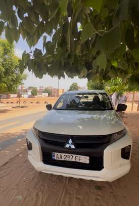 Pick up Mitsubishi L200 image 2