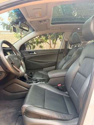 HYUNDAI TUCSON image 12