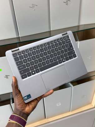Dell latitude 5350 2 in 1 image 8