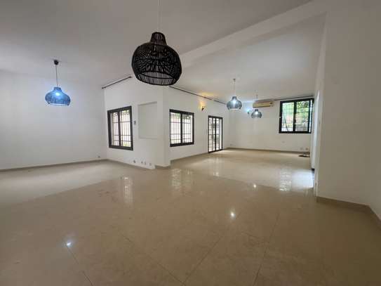 Villa F5 à louer au Almadie derrière Philippe Moris image 3