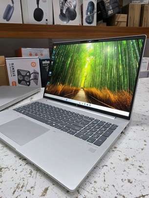 HP elitebook 765 16 inch G11 image 4