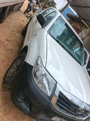 Toyota Hilux pick-up double cabine blanc robuste 2014 image 4
