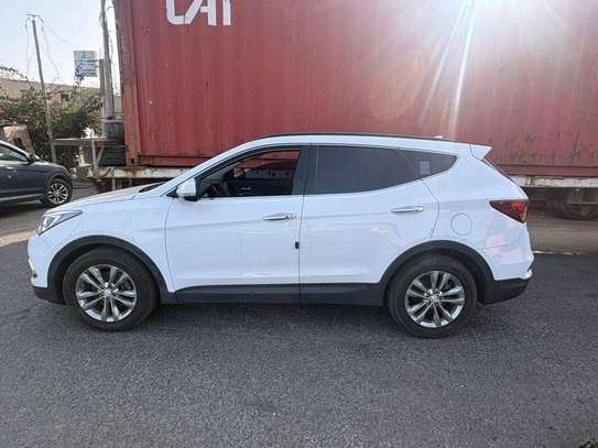 Hyundai SantaFe image 6