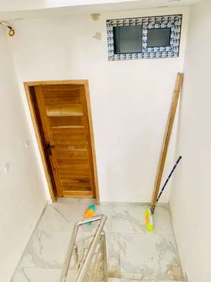 APPARTEMENT F3 À LOUER CITÉ DJILY MBAYE DIAMALAYE image 9