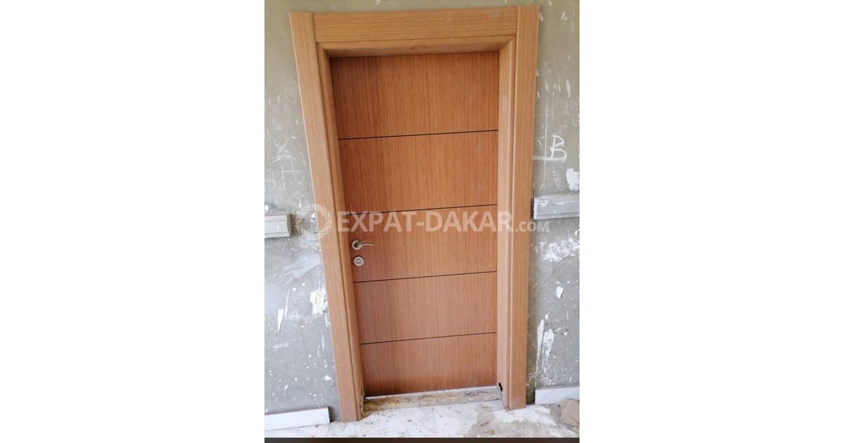 PORTE MODERNE EN BOIS MASSIF ACIER BLINDÉ - Ngor | Expat-Dakar
