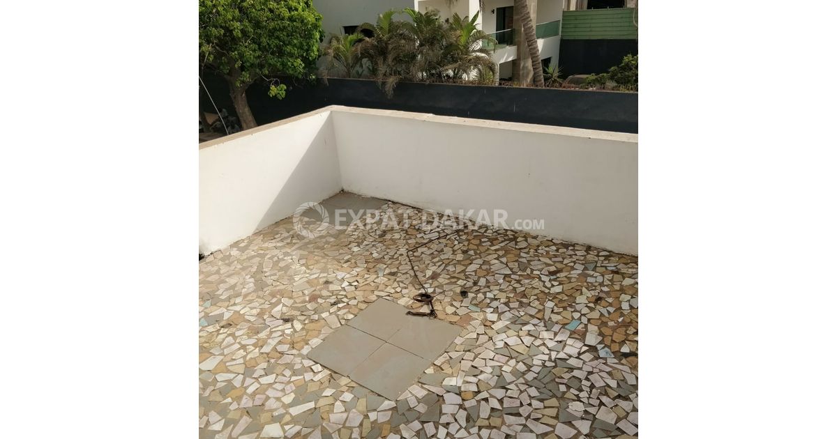 Maison d'angle a vendre a Yoff virage cité Biagui Cité biagui Expat