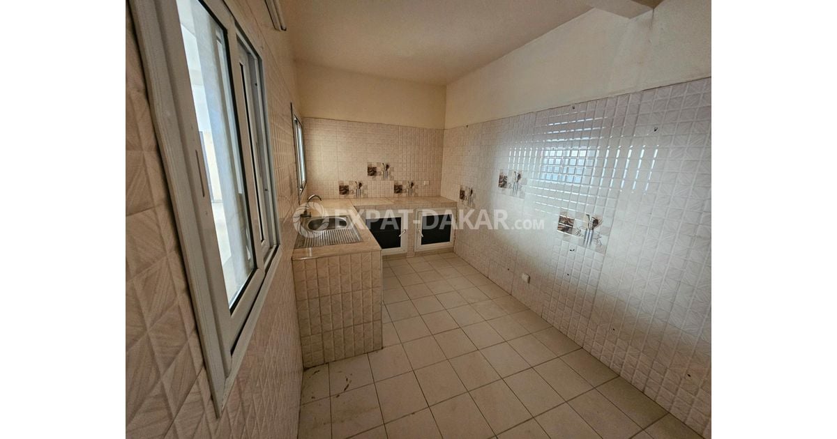 Villa de 200m2 à vendre aux Maristes Hann maristes ExpatDakar