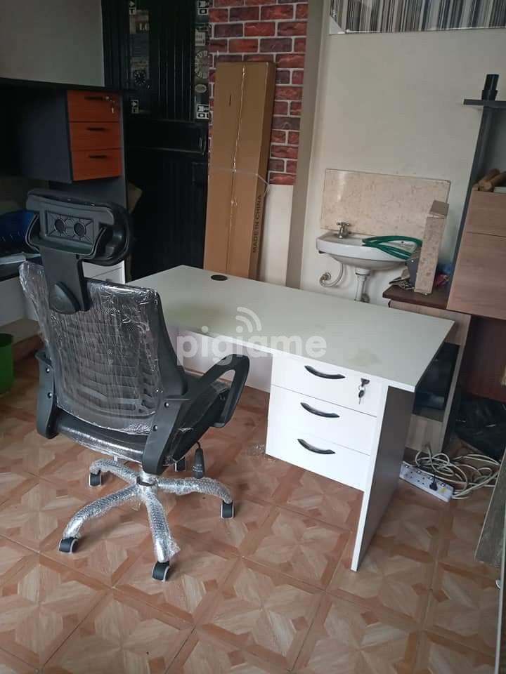 Secretarial Study Working Desk Chair in Nairobi CBD, Accra Road PigiaMe