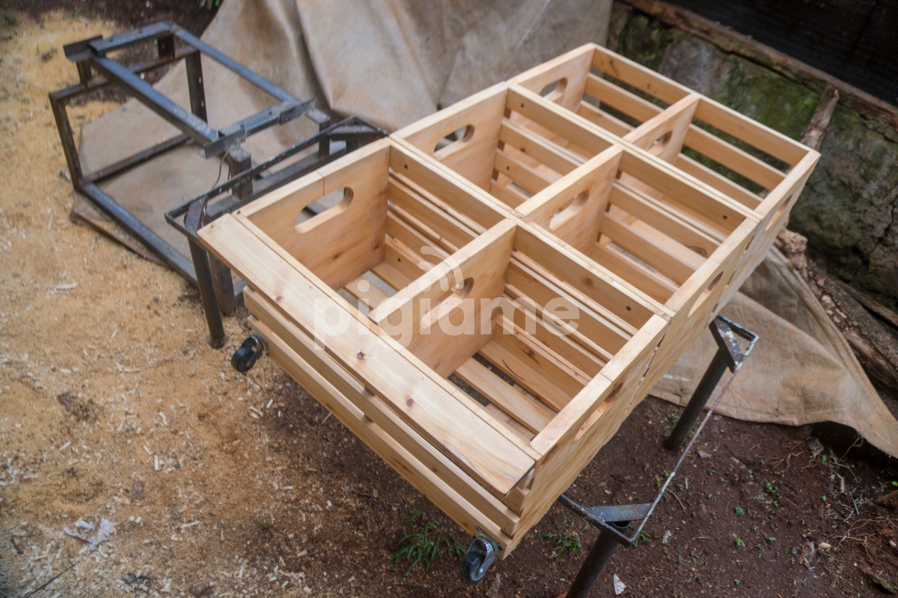 wooden crates in Nairobi PigiaMe