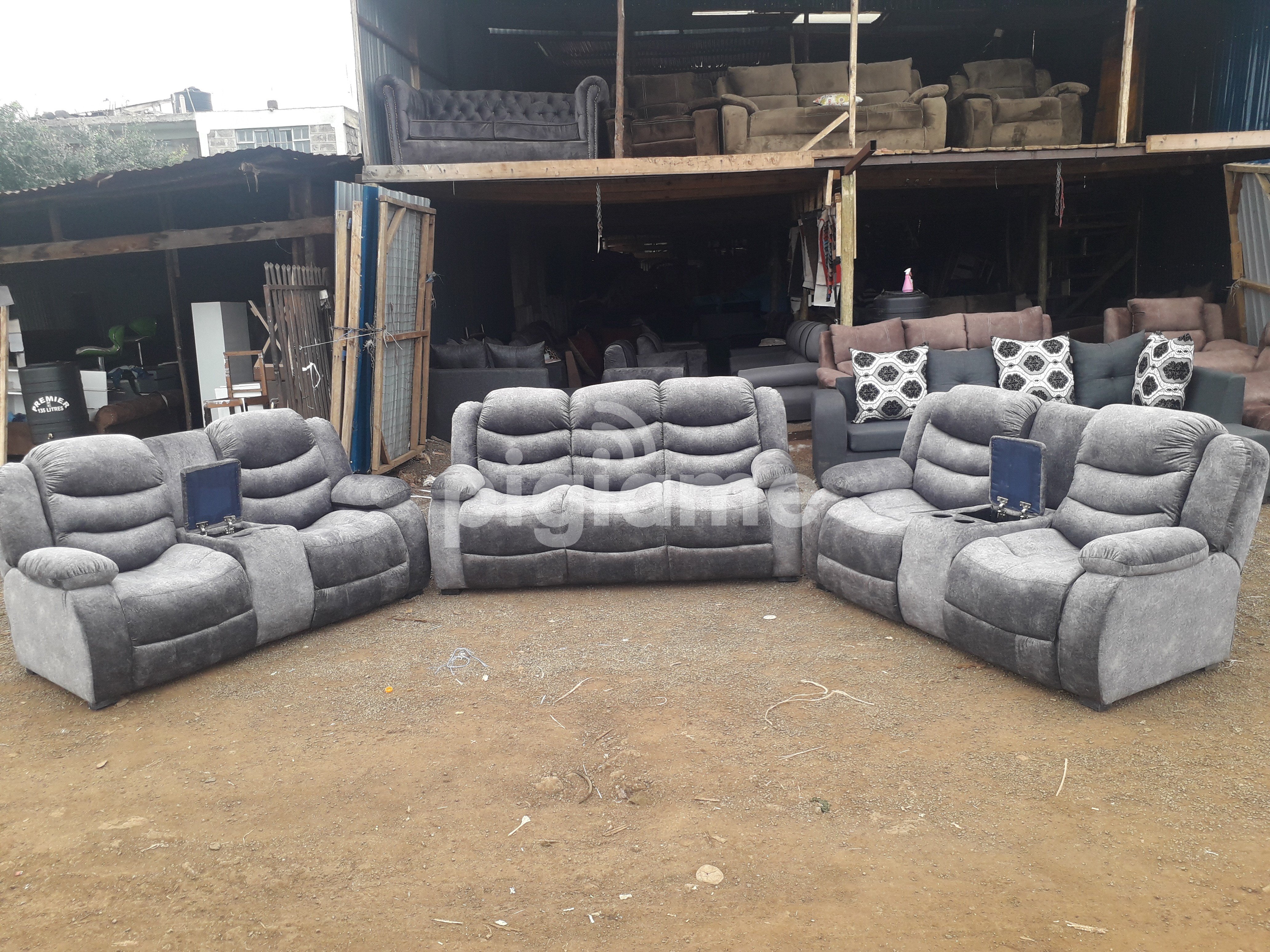 7 seater semirecliner sofa in Nairobi PigiaMe