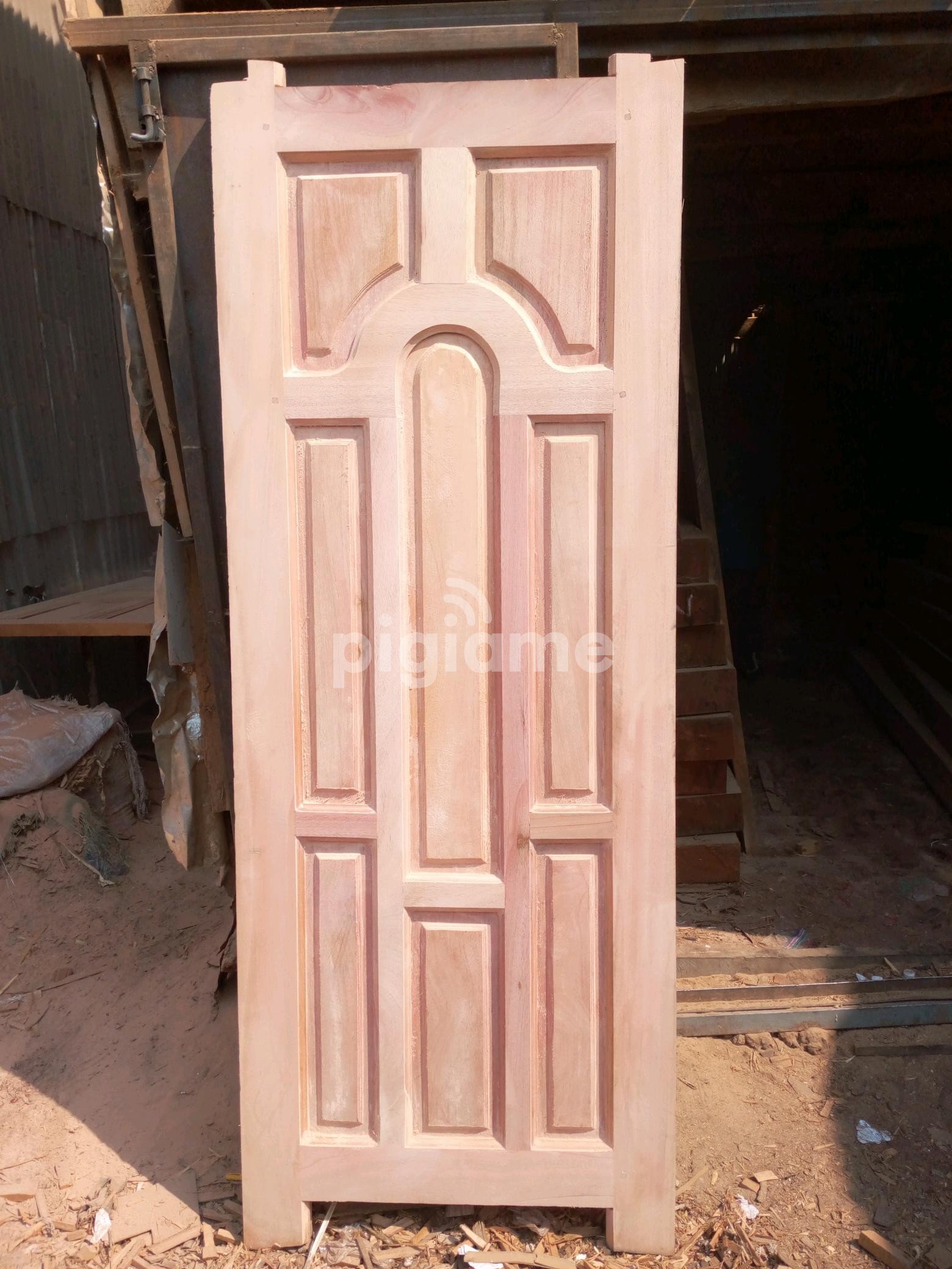 mahogany door in Nairobi PigiaMe
