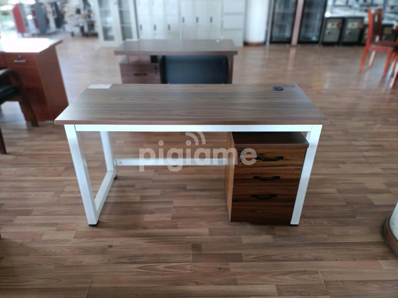 Office Table in Capital Centre PigiaMe