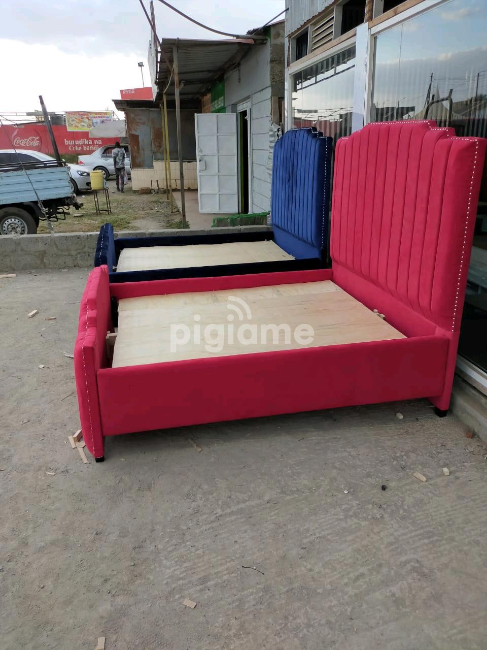 King size beds/latest bed designs for sale in Nairobi Kenya/executive