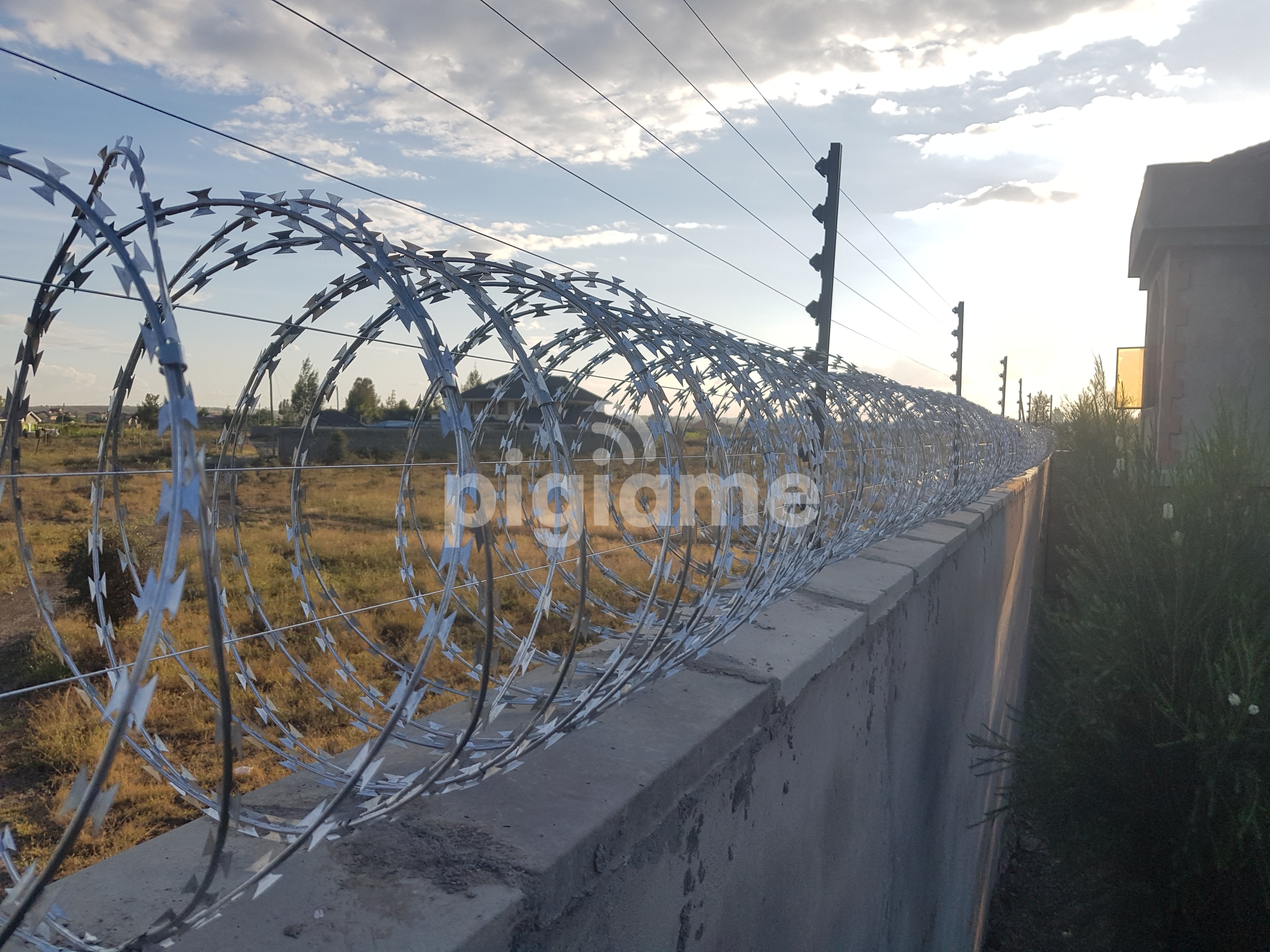 Electric fence and Razor wire installation in kenya..... PigiaMe