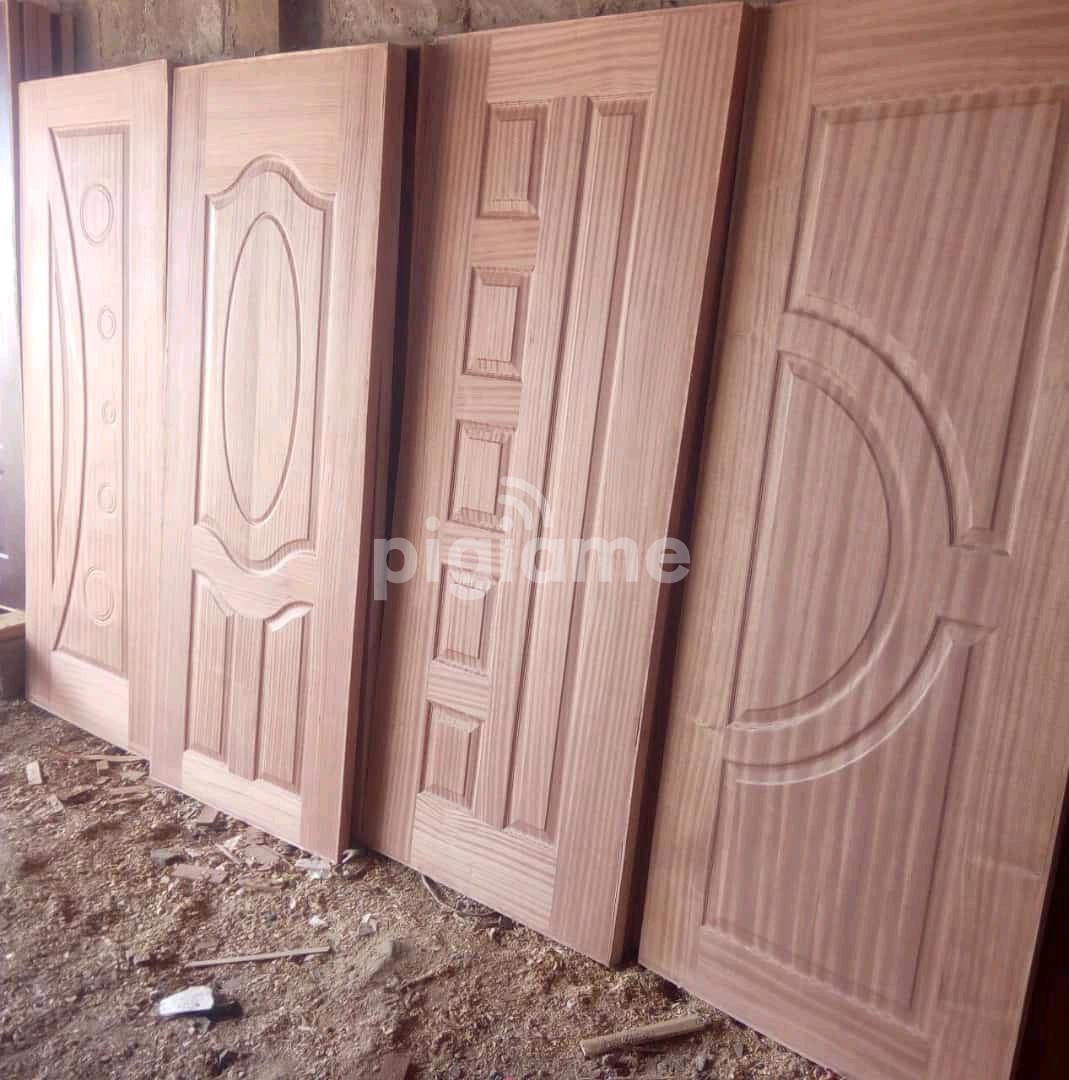 mahogany door in Nairobi PigiaMe