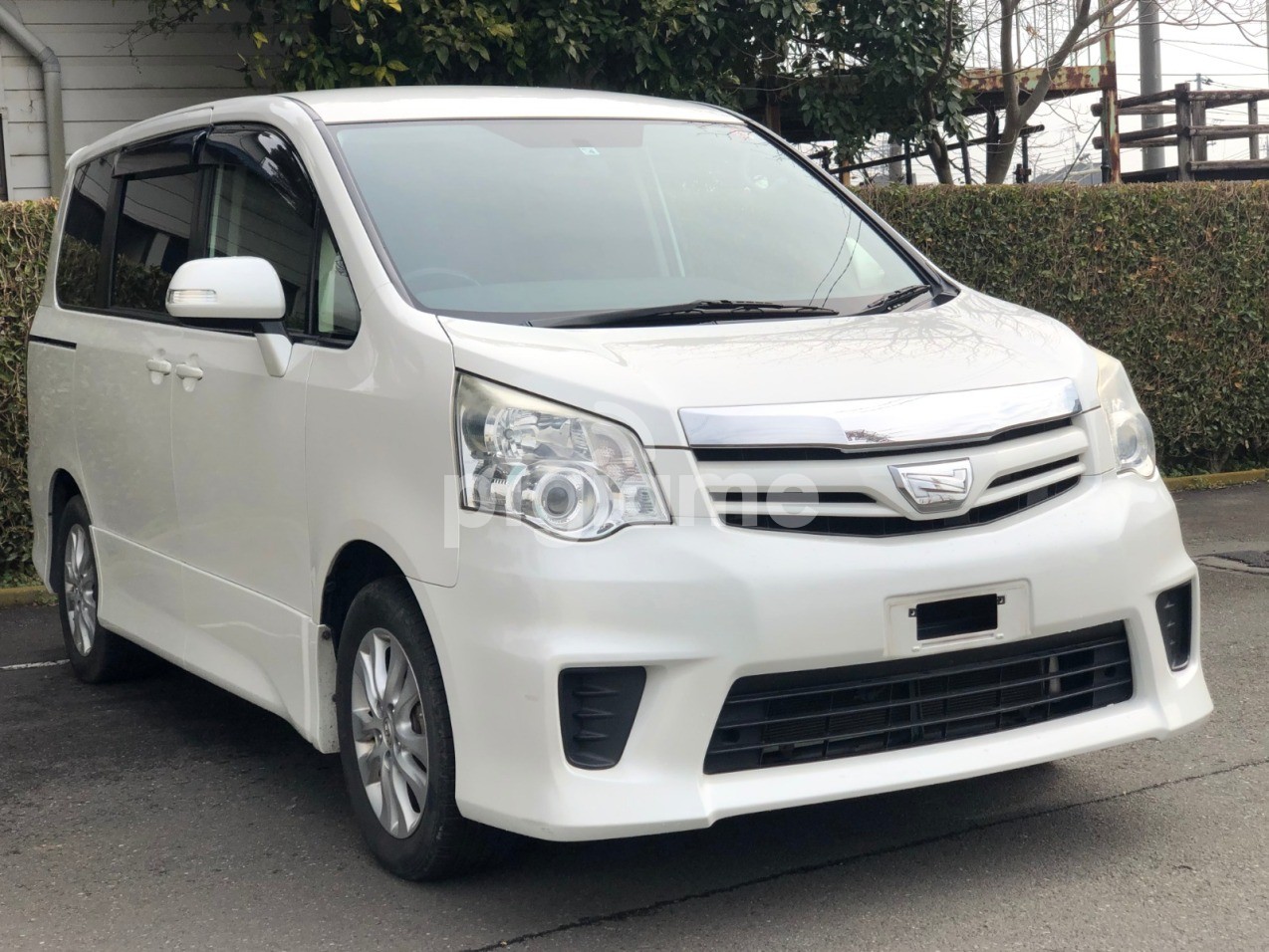 Noah toyota 2011