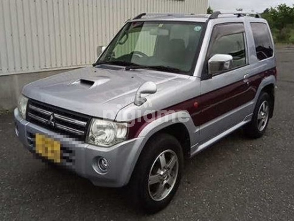 Mitsubishi pajero v75