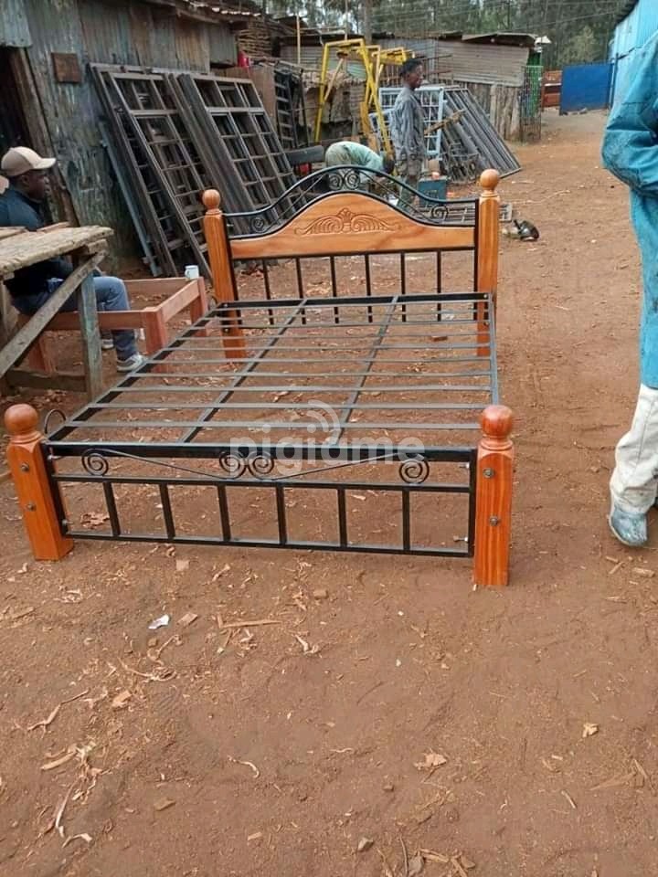 Mix wooden and metallic beds 3*66*6 in Nairobi PigiaMe
