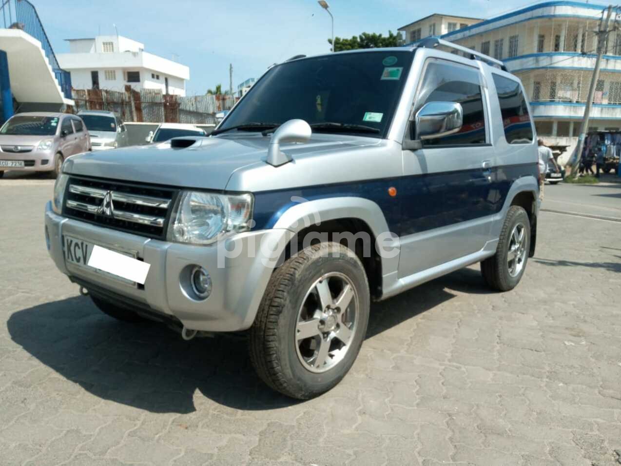 Mitsubishi pajero mini 2012