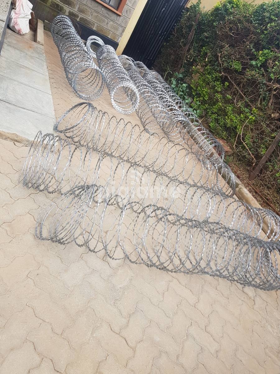 installation of Razor wire PigiaMe
