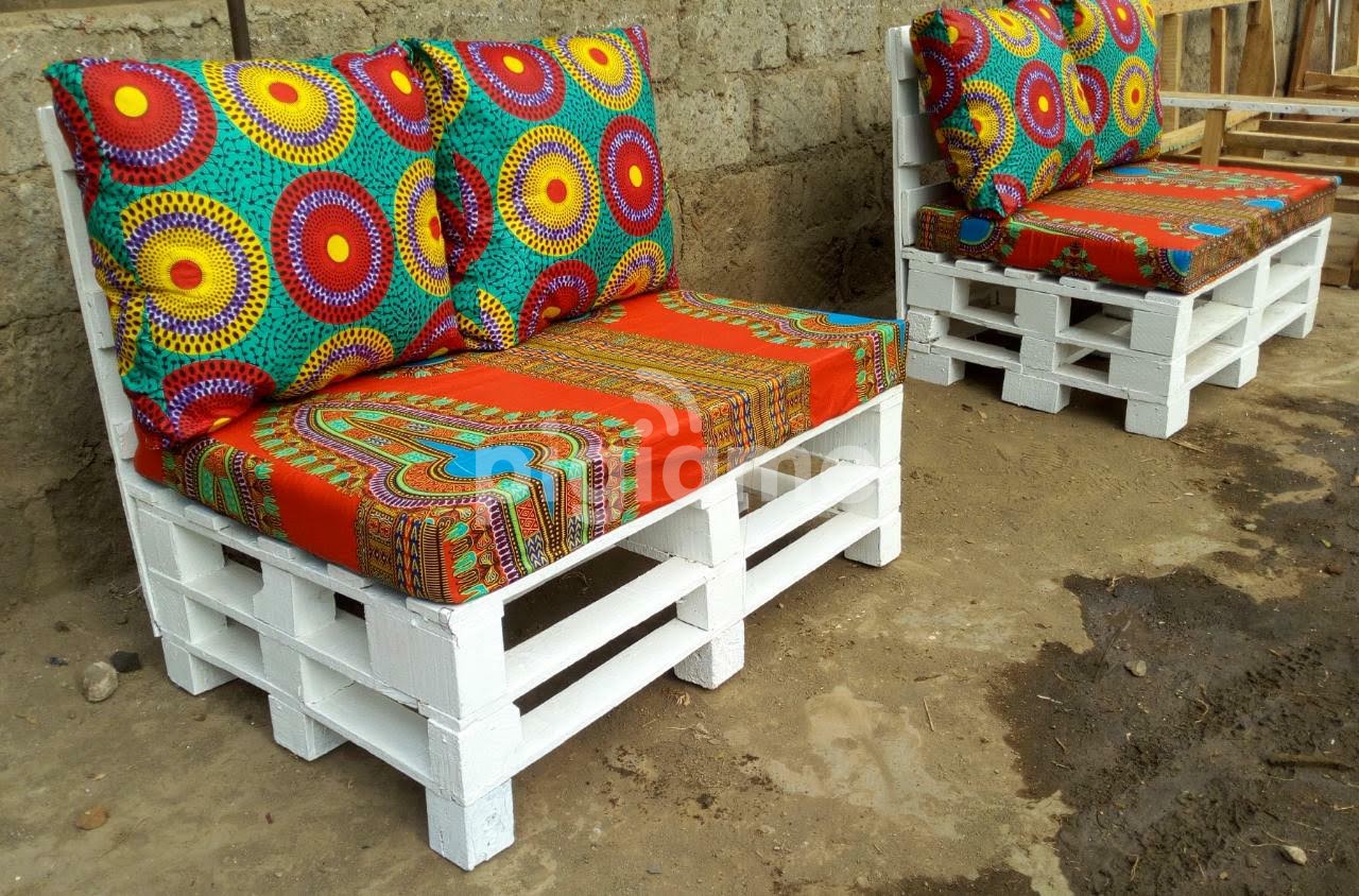 BEAUTIFUL 2 SEATER PALLET SOFA WITH CUSHIONS in Nairobi PigiaMe