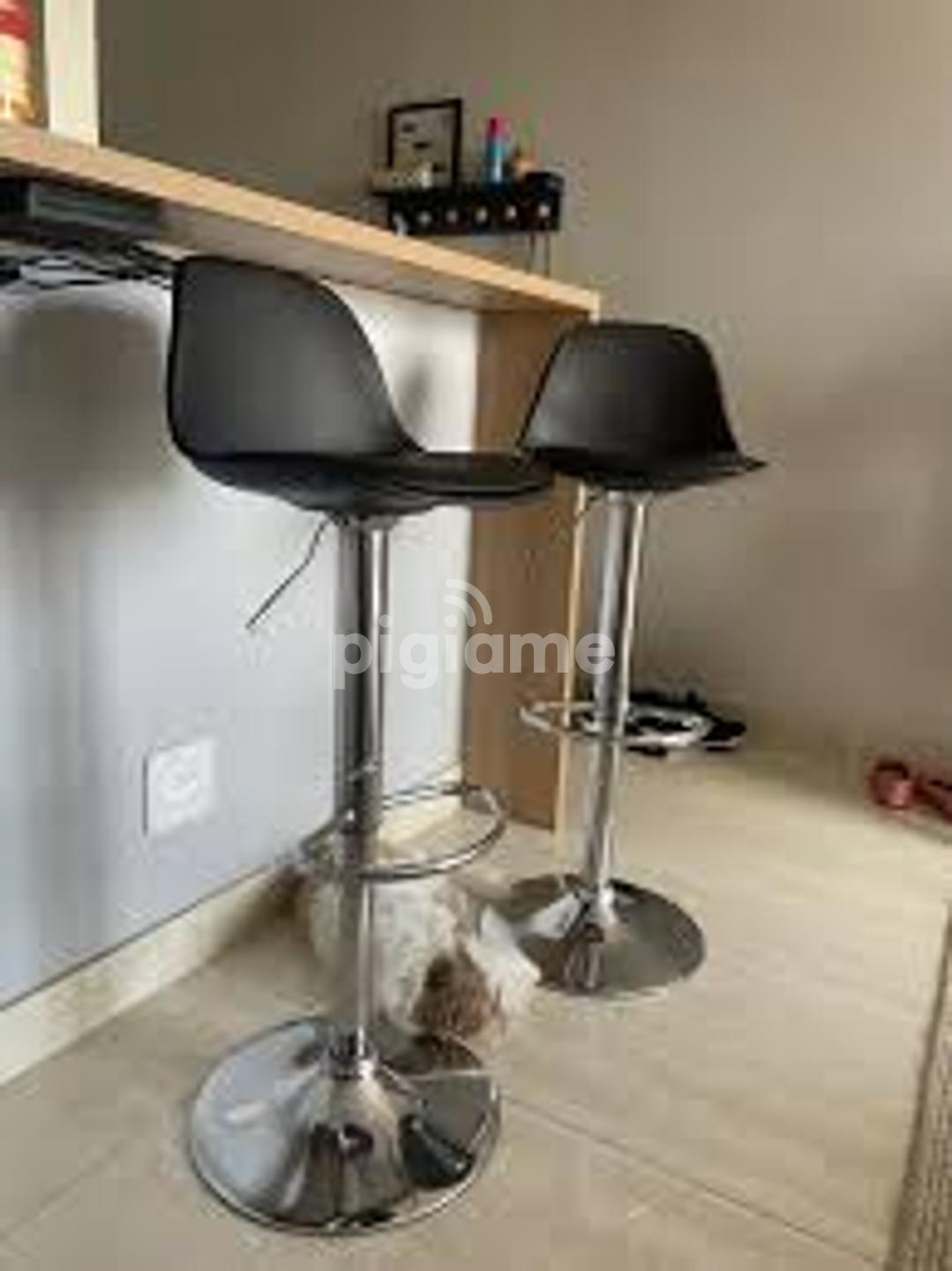 Black Plastic Padded Low Back And Chrome Based Counter Stool in