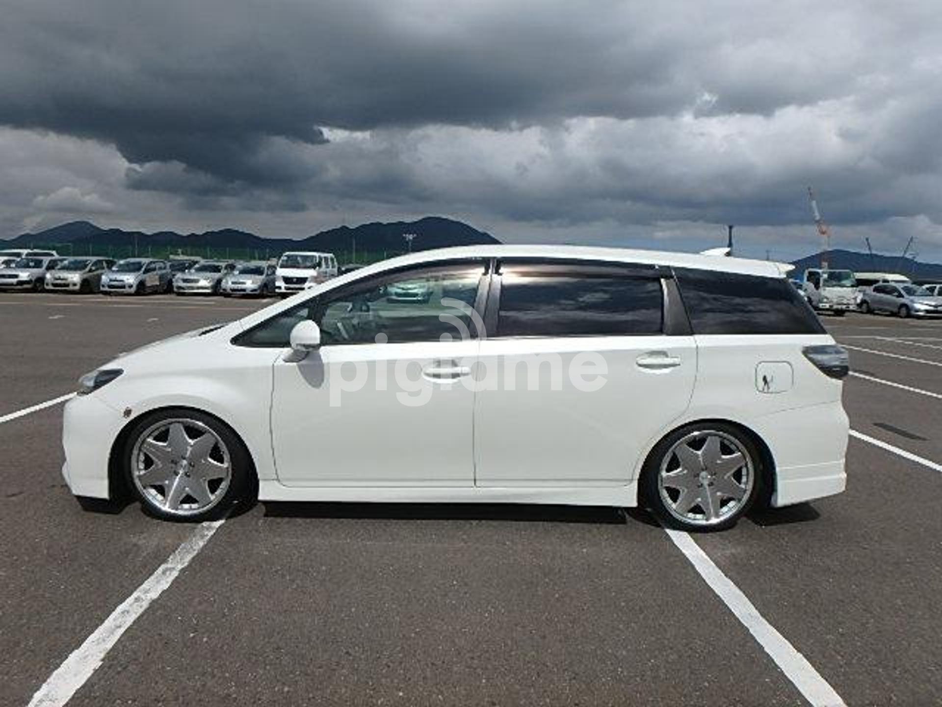 Toyota wish левый руль