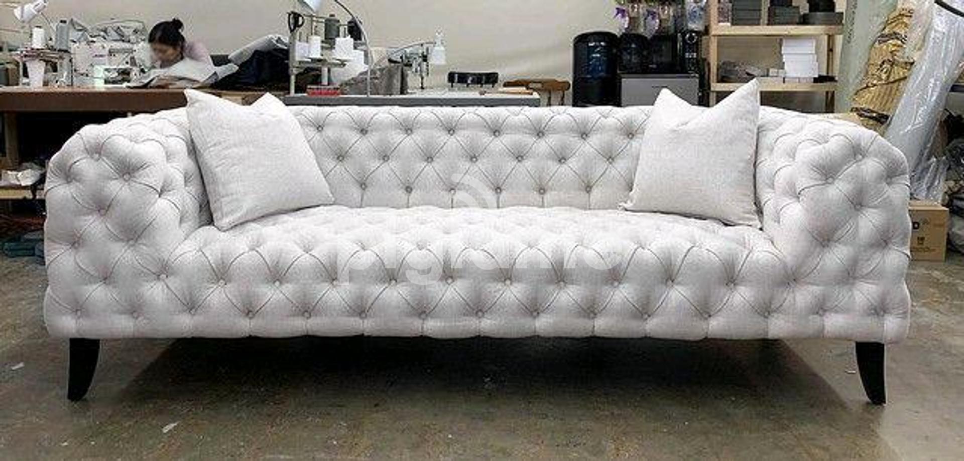 Modern White Chesterfield Sofa/Unique Chesterfield Sofas in Utawala PigiaMe