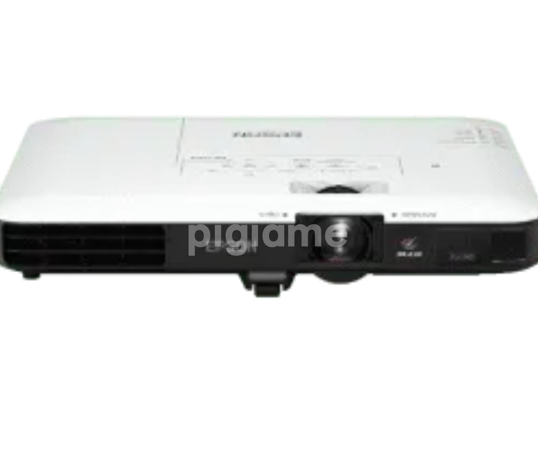 旧モデル エプソン プロジェクター EB-S04 3000lm SVGA 2.4kg 旧モデル エプソン プロジェクター EB-S04 3000lm SVGA 2.4kg