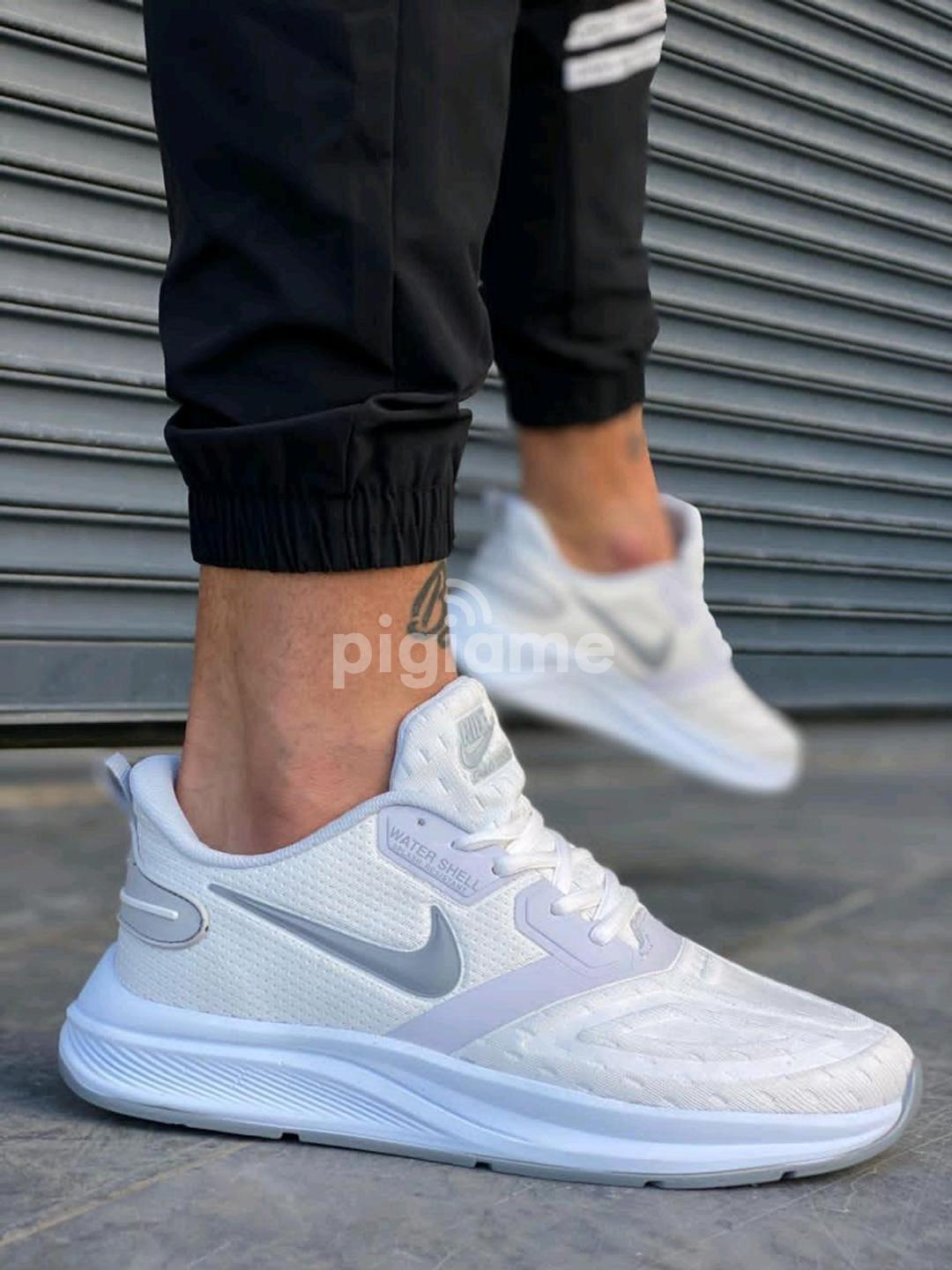 Nike zoom water resistant deals