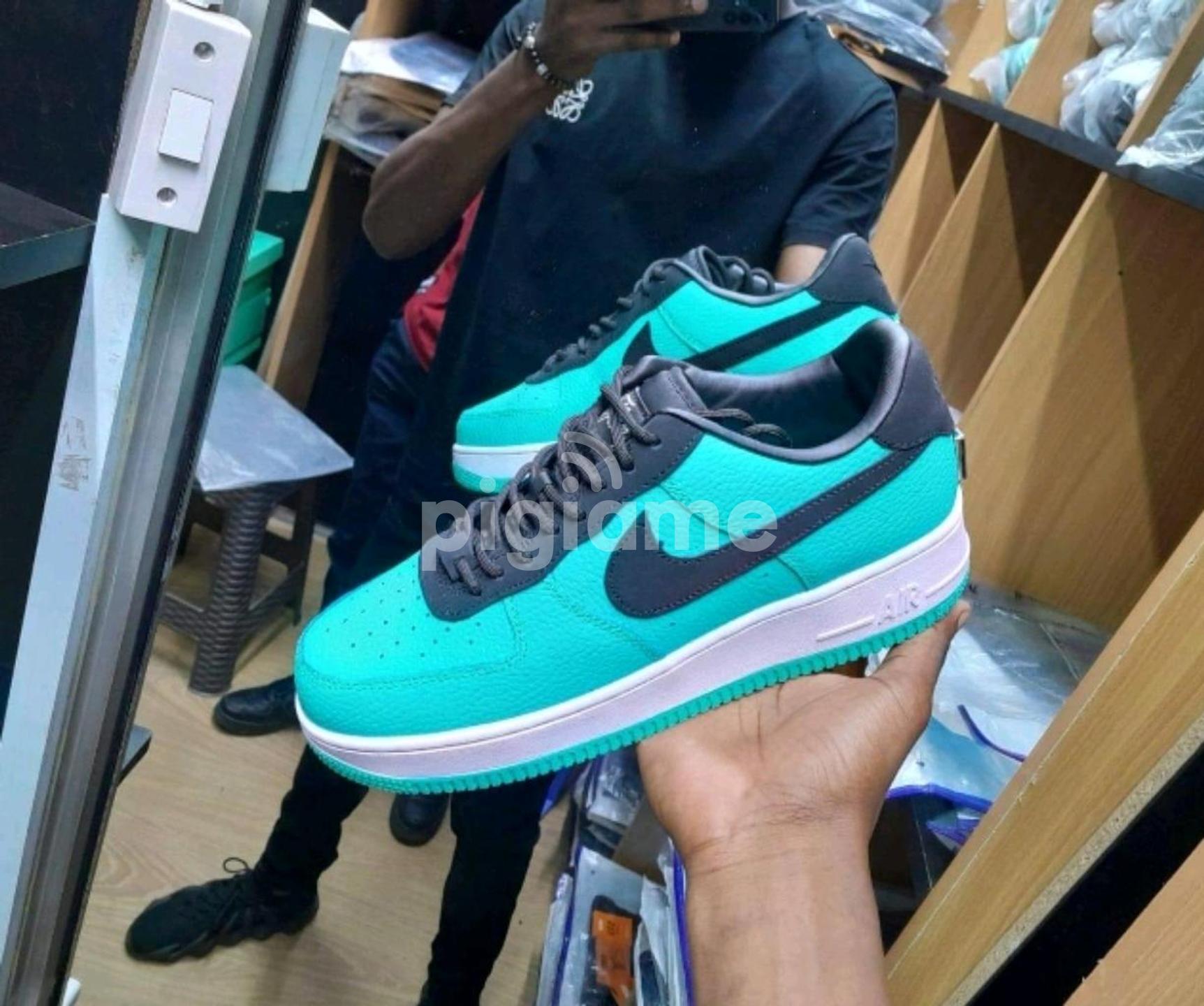 Nike free hotsell shoes whatsapp