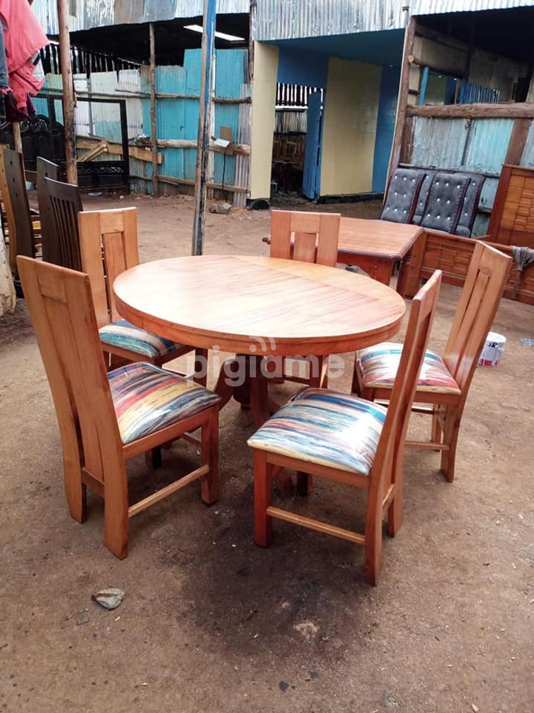 5 Seater Mahogany Wood Dining Table Set. in Ngong Road, Golf Course