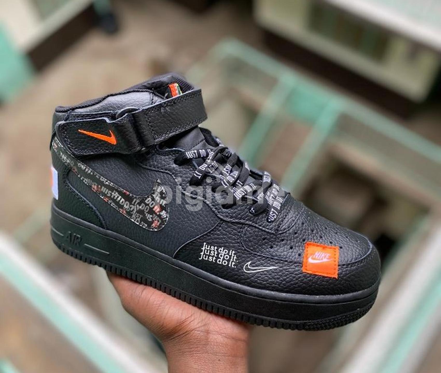 Black just do it shoes 2025