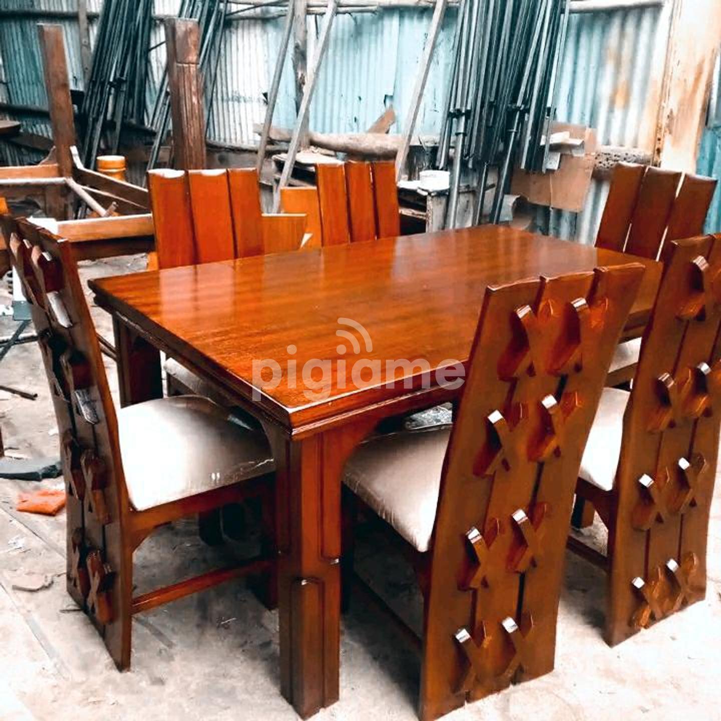 Classic 6 Seater Mahogany Dining Table in Ngara PigiaMe