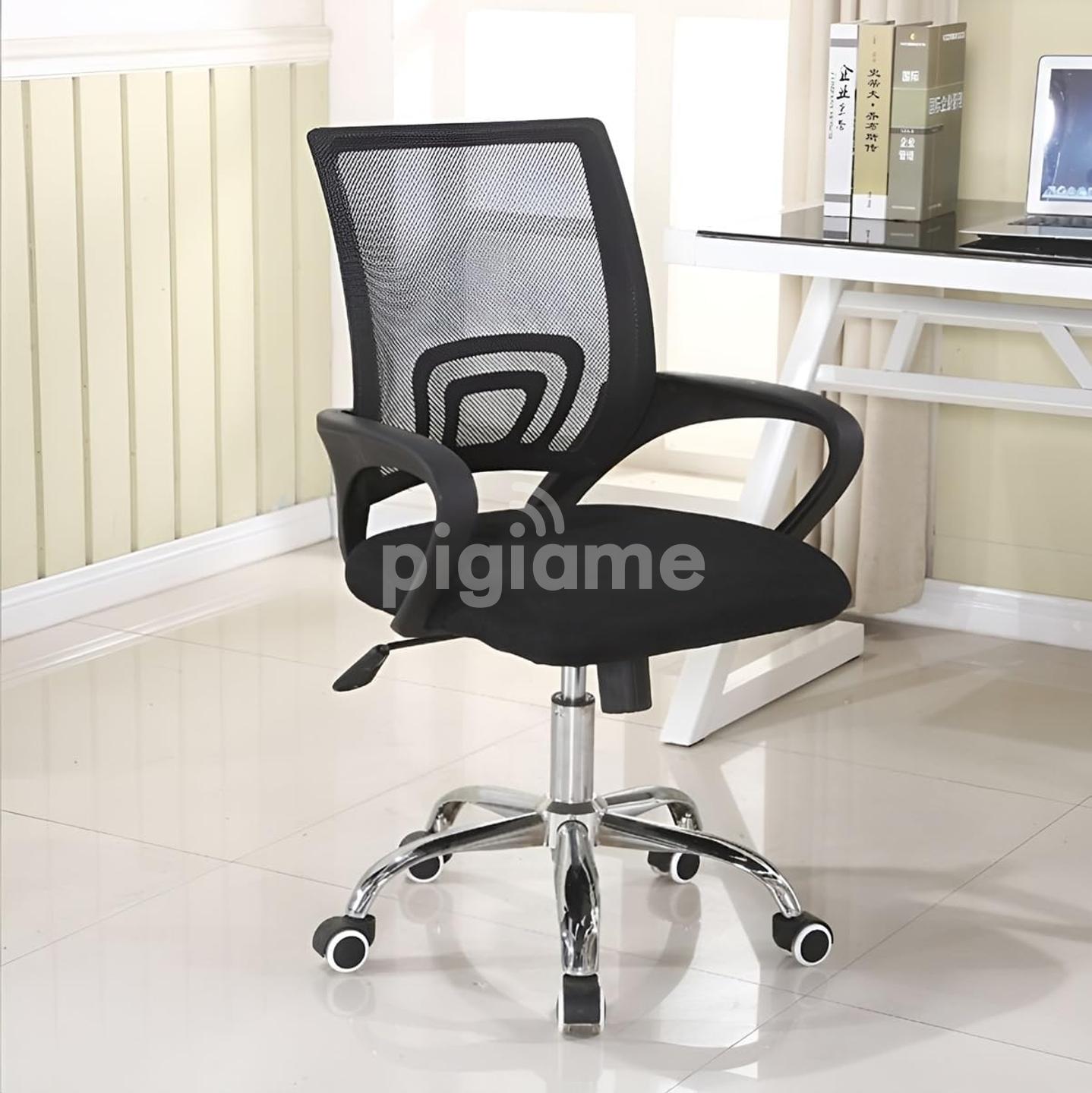 Office Seat: Ergonomic Clerical Swivel Office Chair In Black