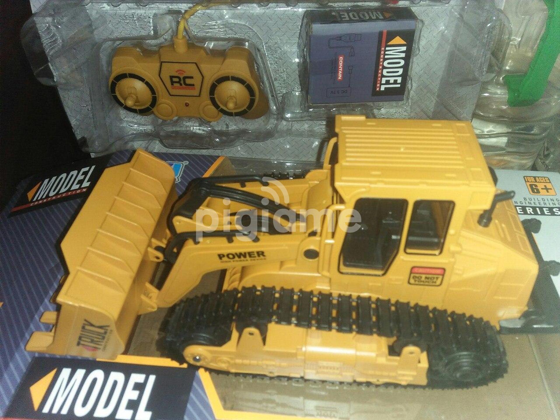 Remote controlled Caterpillar Bulldozer. Rechargeable