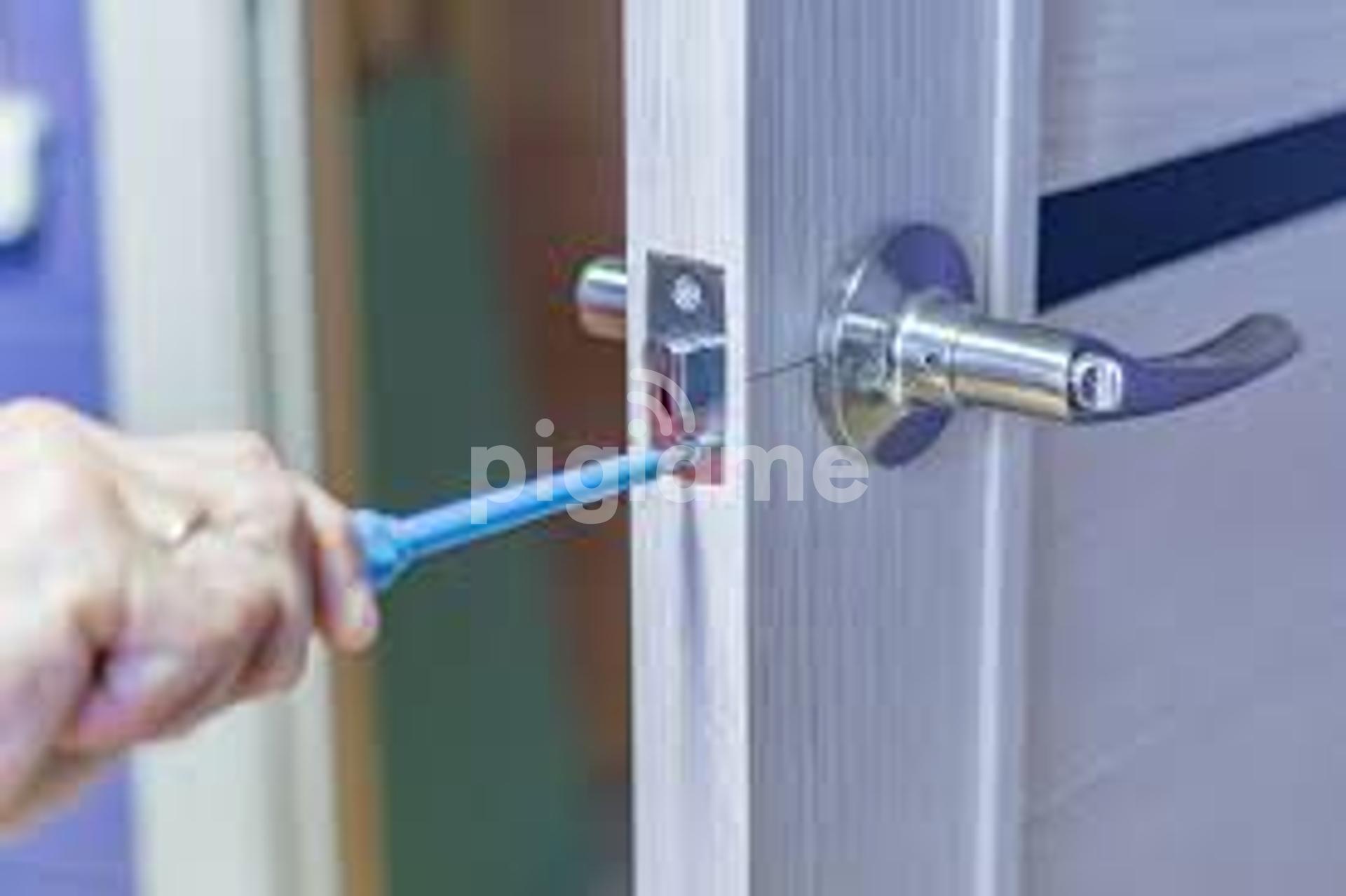 Burglar Proof Door & Lock Repairs & Locks Installation/24/7 Locksmith