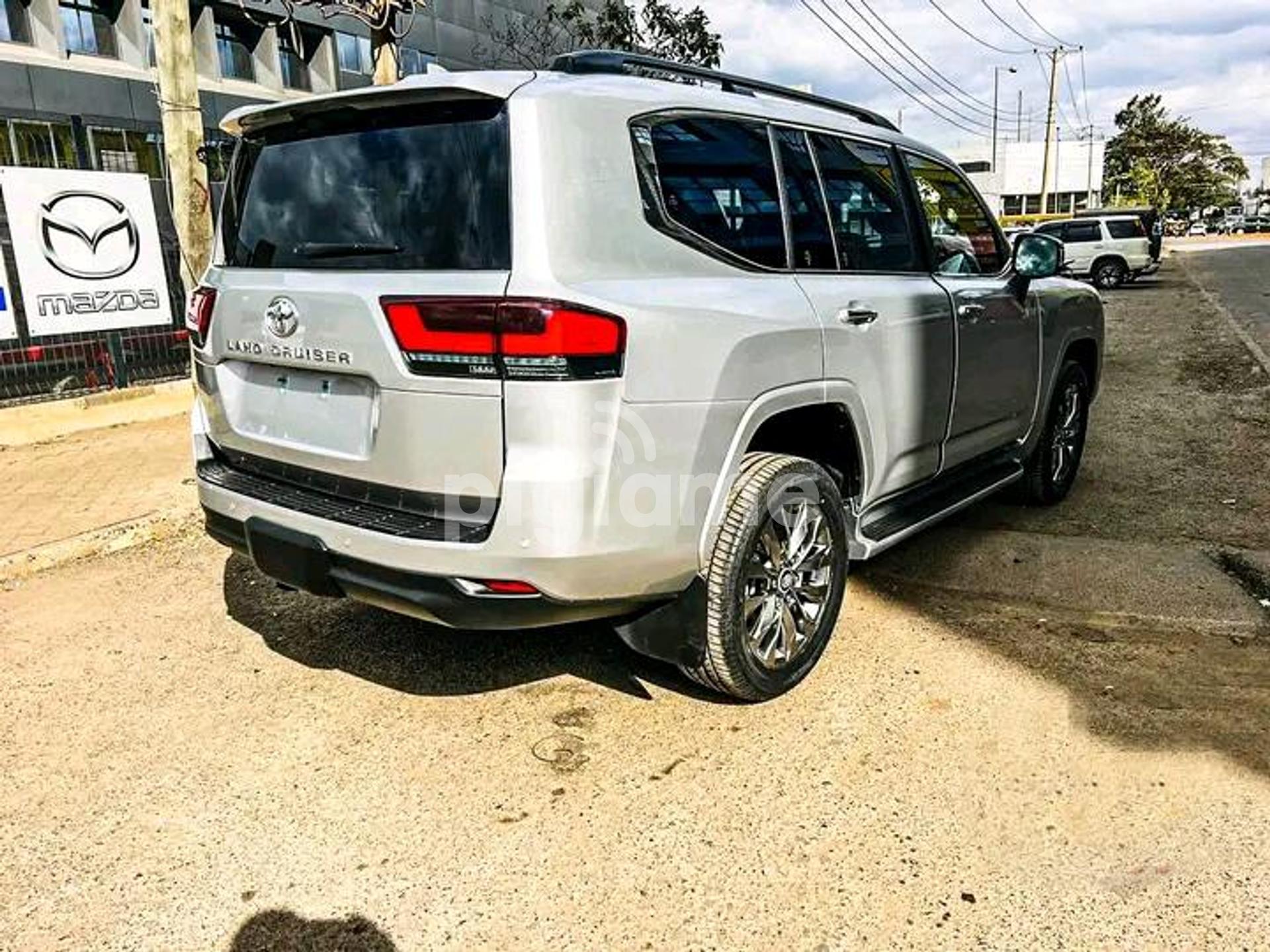 2022 Toyota Land Cruiser 300 Zx V8 Sahara in Nairobi PigiaMe