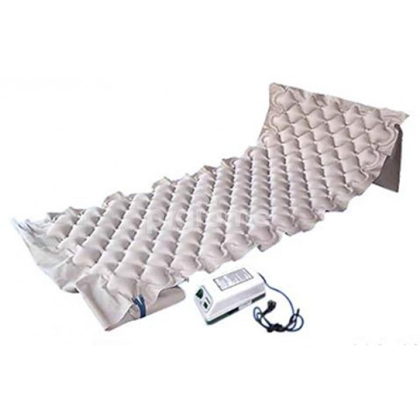 Inflatable hospital bed mattress
