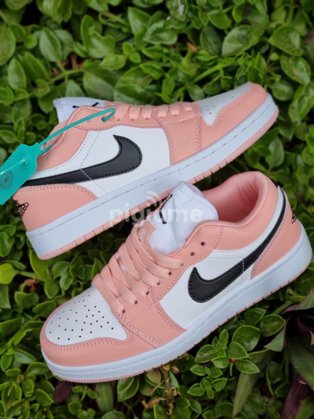 Nike Air Jordan 1 Low pink peach