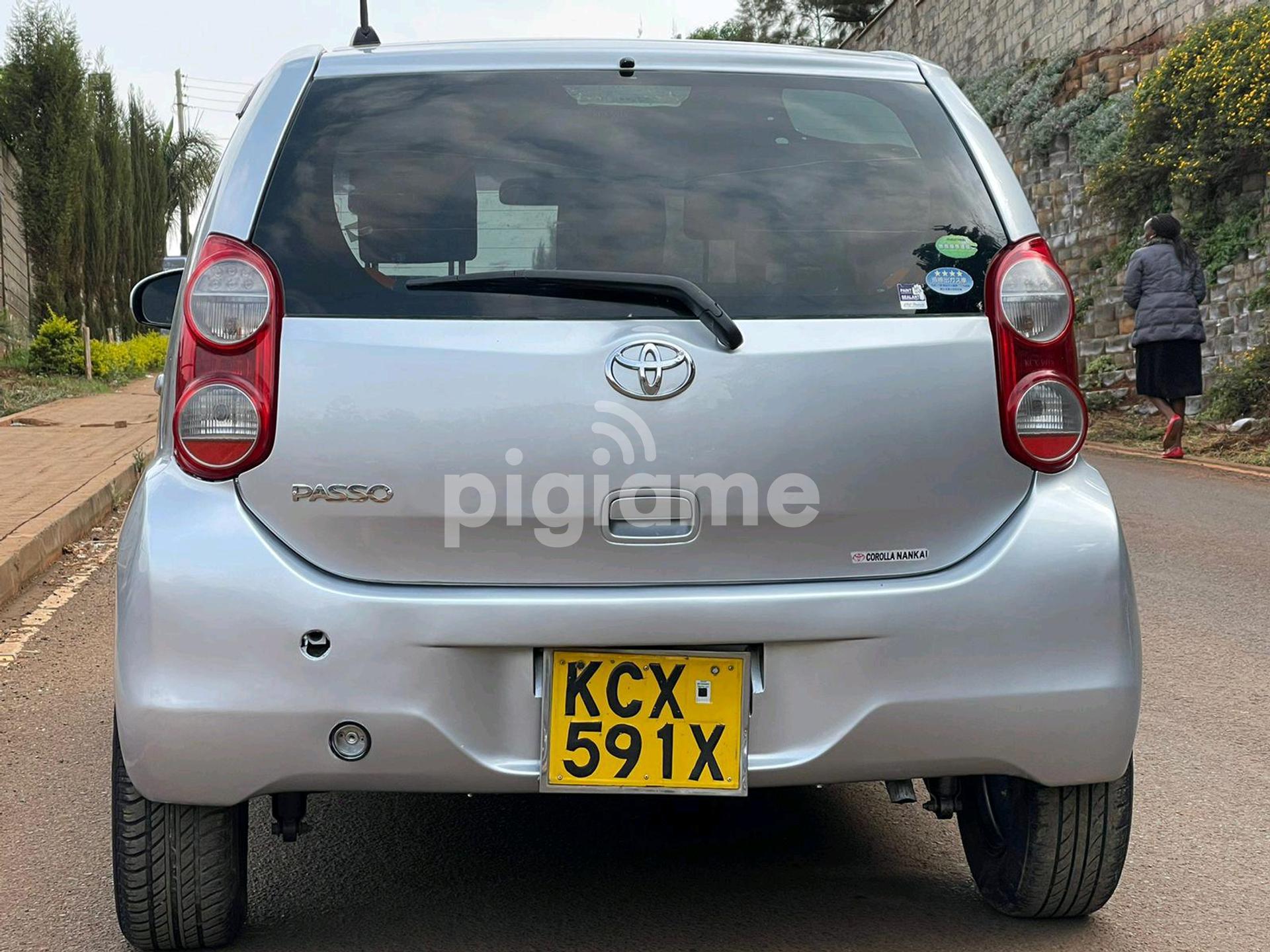 Toyota passo Hana