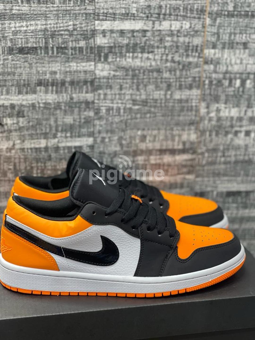 Nike jordan 1 low yellow top