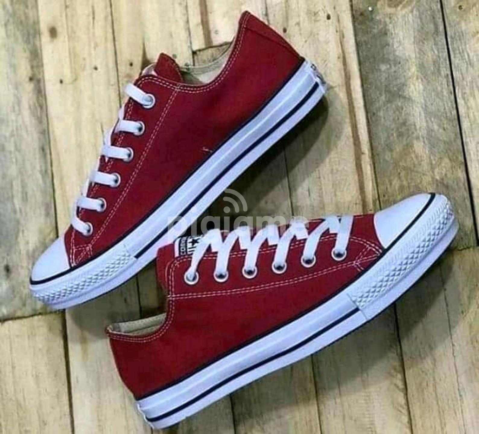 Converse top merah maroon